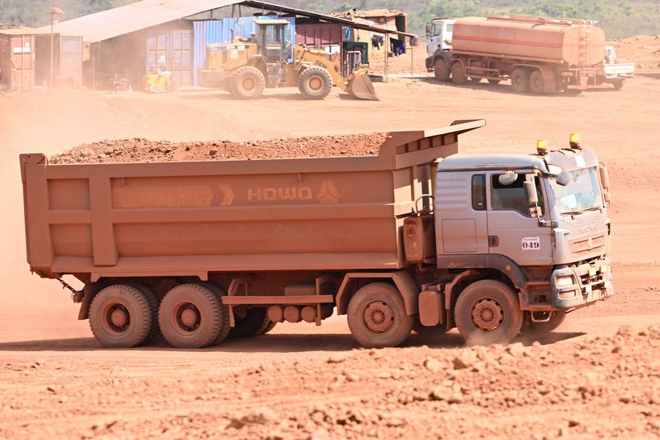 Camion de forte capacité en mouvement